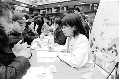 蘭州大學第一醫(yī)院舉行“新年！新高度！”兒童保健義診活動