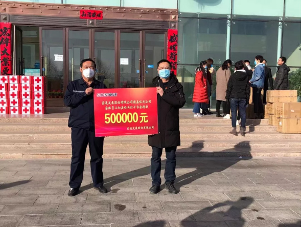 【眾志成城戰(zhàn)勝疫情】你們?cè)谇盀槲覀冋陲L(fēng)擋雨，這點(diǎn)心意請(qǐng)收下！大愛雄關(guān)我們一起前行