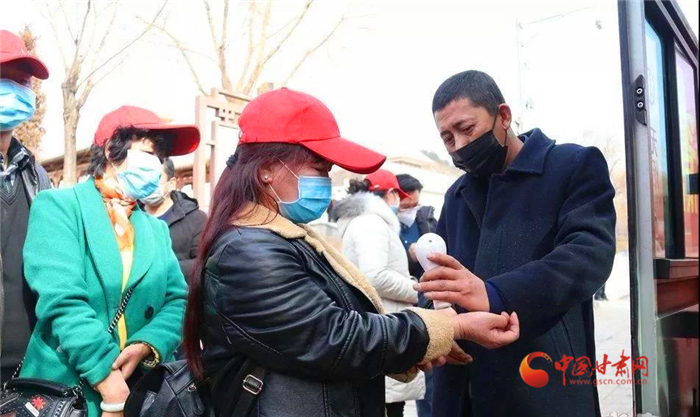 【甘肅全民戰(zhàn)“疫”】一線(xiàn)直擊 甘肅定制勞務(wù)包車(chē)這樣發(fā)車(chē)