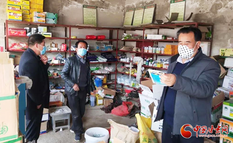 【甘肅全民戰(zhàn)“疫”】西和：開(kāi)展農(nóng)資打假專項(xiàng)檢查 保障春耕生產(chǎn)有序進(jìn)行（圖）