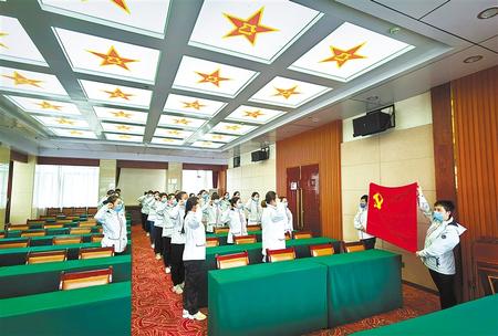 一次難得的黨課——甘肅第二、第三批援鄂醫(yī)療隊(duì)預(yù)備黨員宣誓儀式側(cè)記