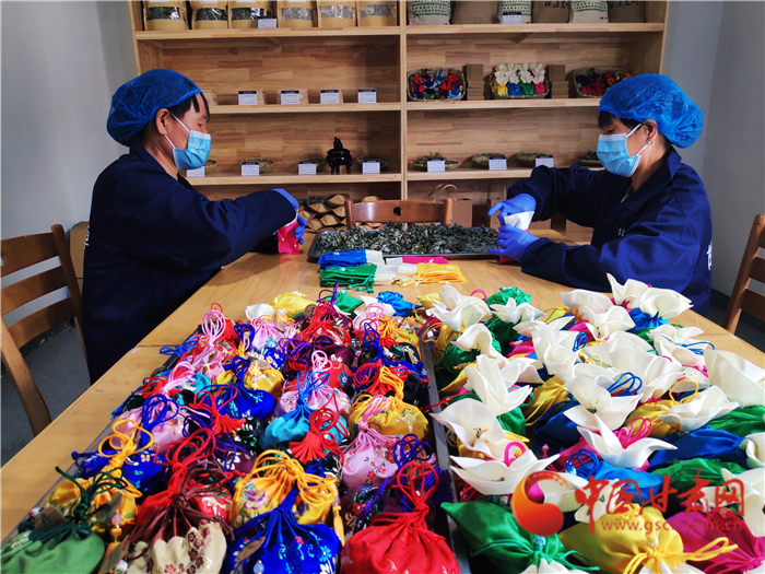 【甘肅省決戰(zhàn)決勝脫貧攻堅(jiān)】黃蒿灣里話(huà)艾草：榆中北山又一富民產(chǎn)業(yè)在崛起