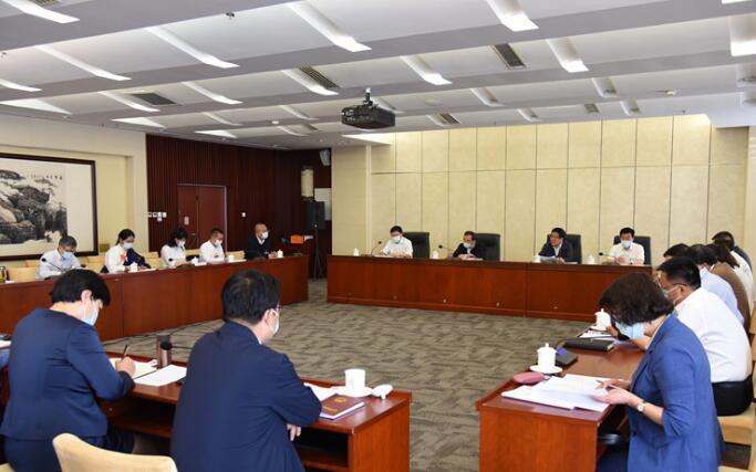 【兩會(huì)快訊】甘肅代表團(tuán)分組審議全國(guó)人大常委會(huì)工作報(bào)告，林鐸參加第一小組會(huì)議并發(fā)言