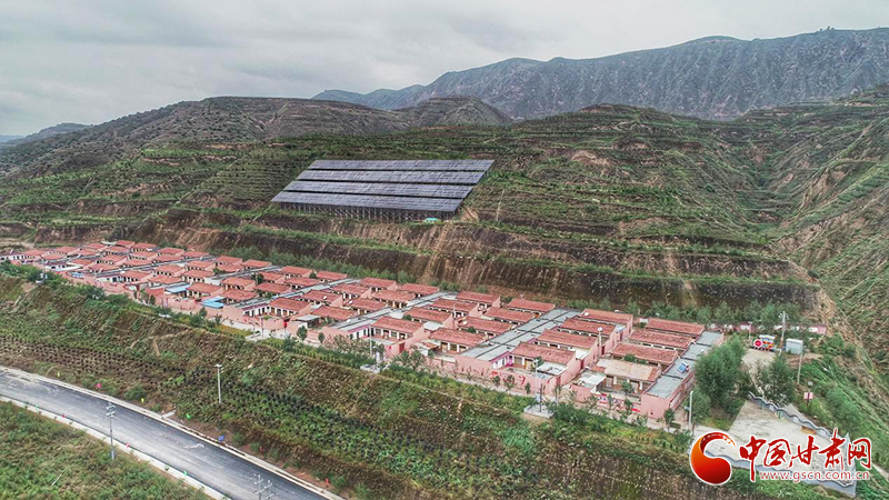 【跟著總書(shū)記看甘肅】布楞溝村：水引來(lái)了，路修通了，新農(nóng)村建起來(lái)了（圖）