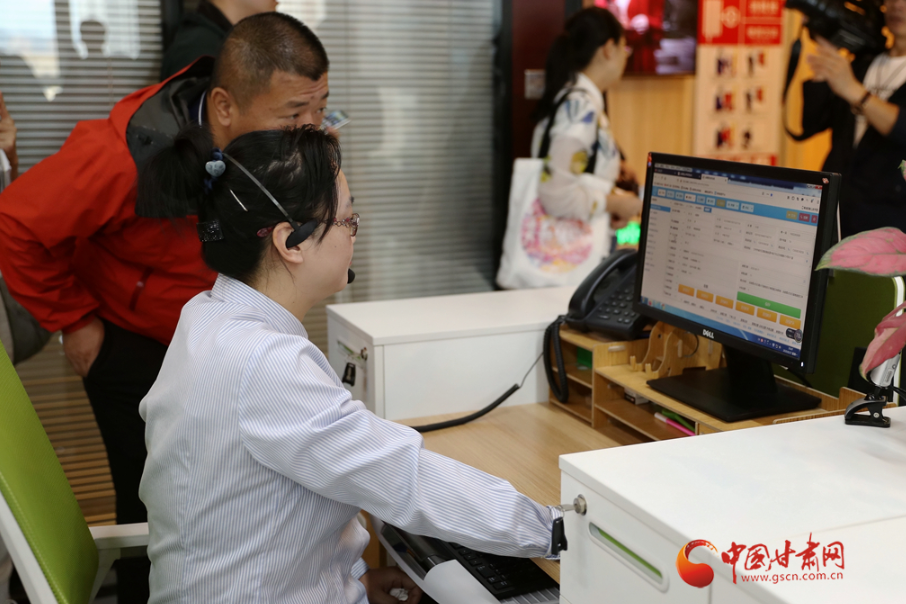 【走向我們的小康生活】蘭州：虛擬養(yǎng)老院托起幸?！跋﹃?yáng)紅”