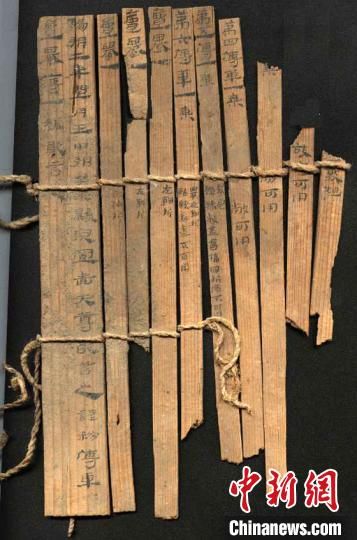 圖為藏于敦煌博物館內(nèi)的漢代簡牘。敦煌市委宣傳部供圖