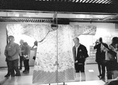 甘肅文化丨嘉慶所賜，被當(dāng)戲服 永登博物館九龍黃袍的前世今生