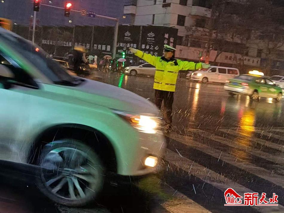 風(fēng)雪襲來，天水最美“警色”在路上！