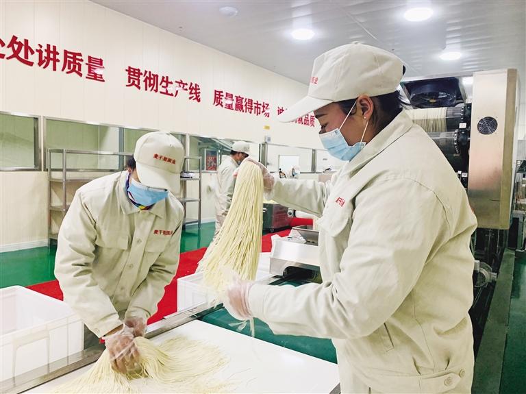 蘭州市規(guī)?；懊鏃l加工項目”投入運營 將配送到市區(qū)280多家直營店