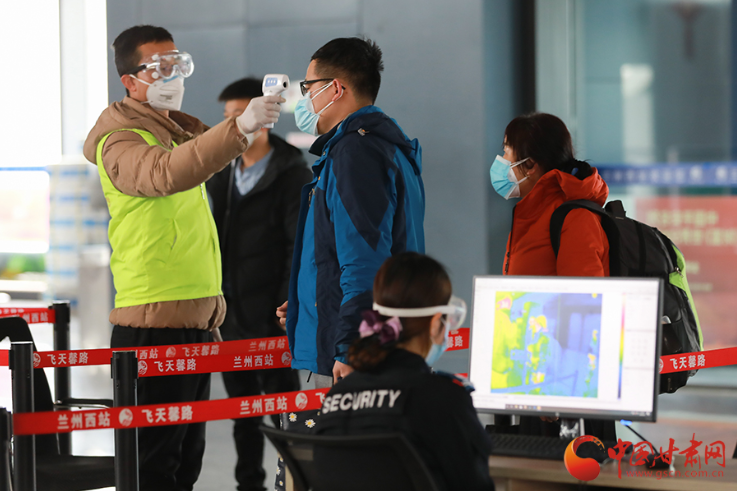 回家路上，請配合疫情防控要求 