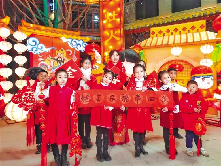 原創(chuàng)音樂電視《全家?！废蛱m州市人民拜年！