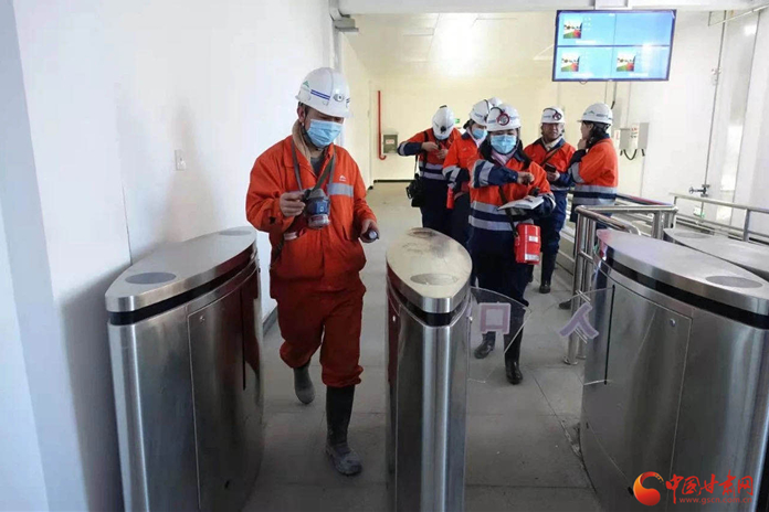 【新春走基層】春節(jié)，他們依然堅守在600米礦井下