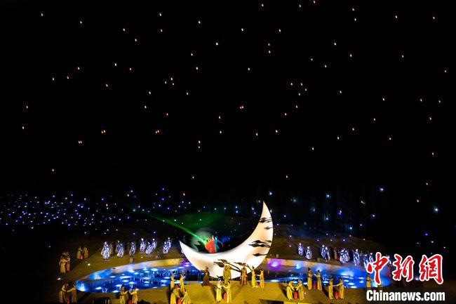 圖為大型沙漠實(shí)景演出《敦煌盛典》演出劇照。(資料圖) 敦煌市委宣傳部供圖