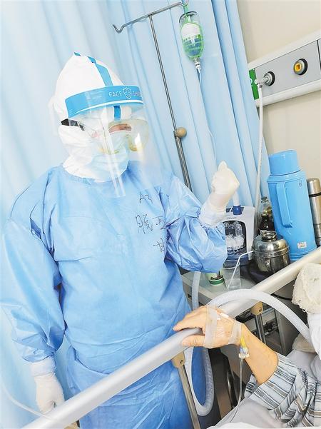 白衣天使 逆風(fēng)綻放——記第48屆南丁格爾獎獲得者、慶陽市人民醫(yī)院重癥監(jiān)護(hù)室護(hù)士長脫亞莉