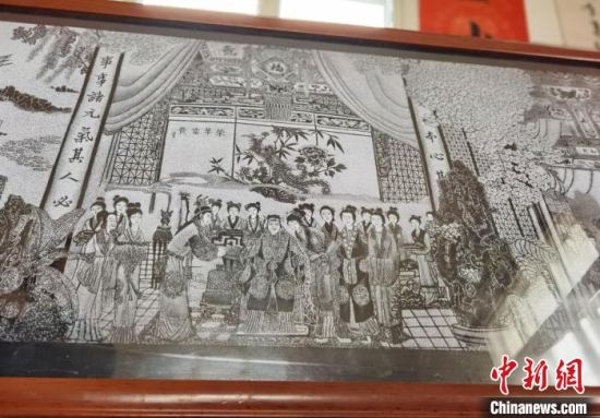 圖為陶世清的影雕作品?！钅?攝