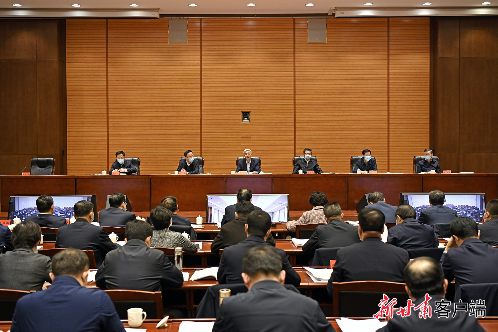 尹弘在省委農(nóng)村工作領(lǐng)導(dǎo)小組會(huì)議上強(qiáng)調(diào)：以深厚為民情懷鞏固拓展脫貧攻堅(jiān)成果，用高度負(fù)責(zé)精神扎實(shí)做好備考迎評(píng)工作