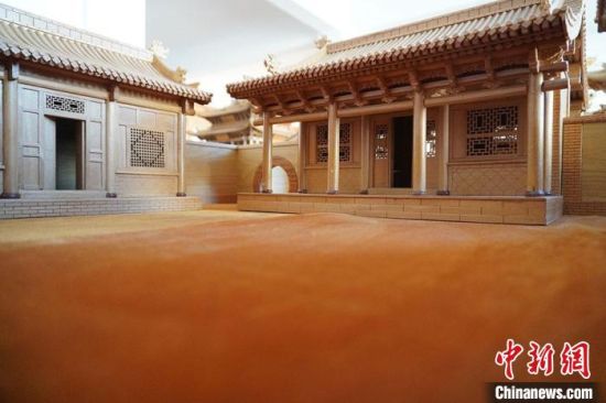 圖為微縮建筑蘭州四合院內(nèi)部結(jié)構(gòu)?！【琶赖┰?　攝