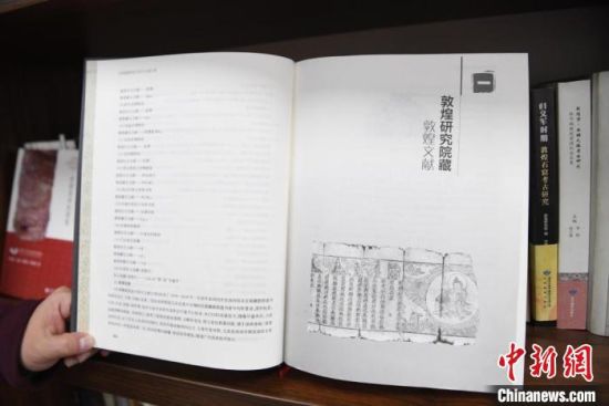 《甘肅藏敦煌遺書研究文獻(xiàn)引得》編纂耗時(shí)8年，收錄研究文獻(xiàn)數(shù)據(jù)總計(jì)17000條，時(shí)間跨越110年?！钇G敏 攝