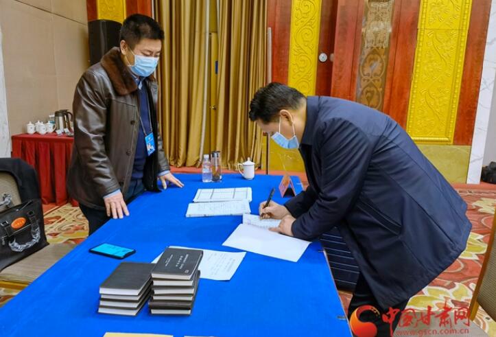 【聚焦2022甘肅兩會】政協(xié)委員向大會報(bào)到 甘肅開啟“兩會時(shí)間”