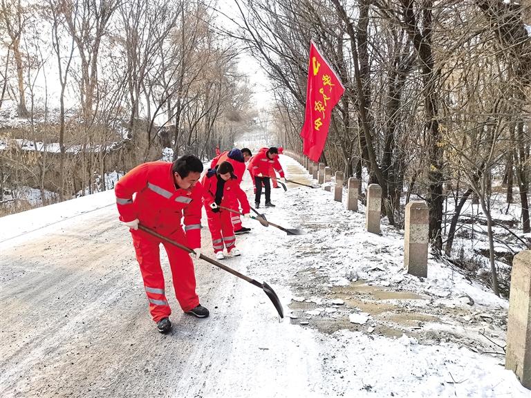 臨夏州東鄉(xiāng)公路段開展“打冰防滑、黨員先行”主題黨日活動(dòng)