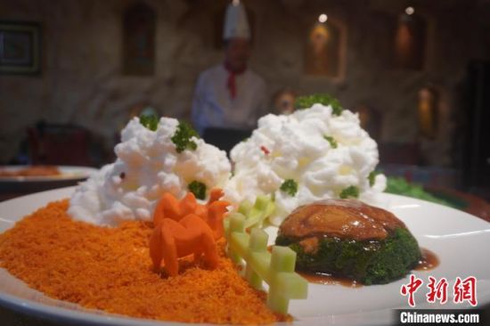 圖為敦煌菜代表菜肴展示?！【琶赖┰?攝