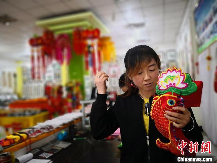 圖為“非遺”產(chǎn)品展示。(資料圖) 魏建軍 攝