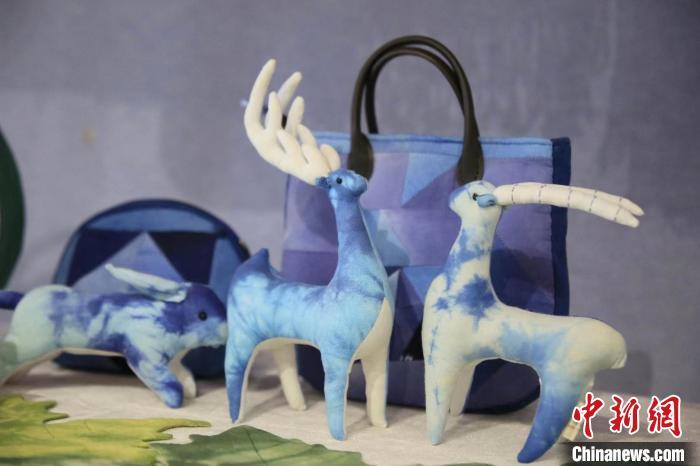 圖為許靜的非遺文創(chuàng)作品。(資料圖) 甘肅省非遺保護中心供圖