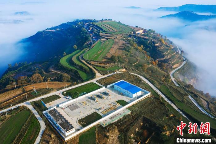 圖為中石油長(zhǎng)慶油田慶陽(yáng)天然氣開(kāi)發(fā)場(chǎng)站。(資料圖) 慶陽(yáng)市委宣傳部供圖