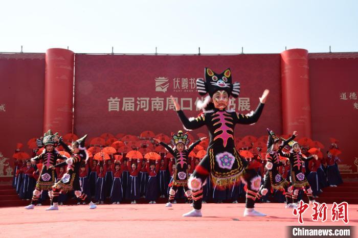 圖為首屆周口伏羲書展開幕式表演?！×赫赵?攝