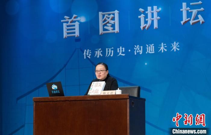 敦煌研究院文化弘揚部講解科科長韓文君?！『衔乃嚦霭嫔绻﹫D