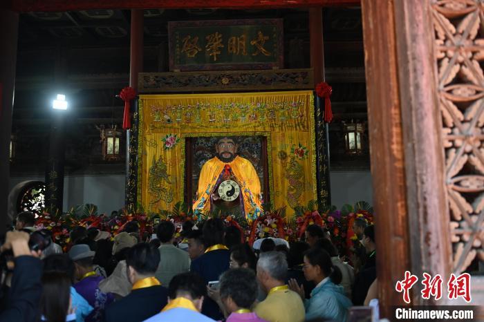 6月21日，2024(甲辰)年公祭中華人文始祖伏羲大典在甘肅天水舉行，來自海峽兩岸及港澳地區(qū)約500人現(xiàn)場共祭中華人文始祖伏羲。中新社記者 李亞龍 攝