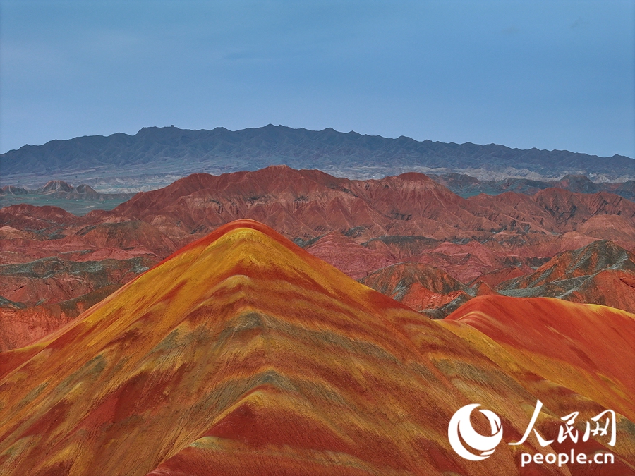 雨后的七彩丹霞，顏色格外艷麗。人民網(wǎng)記者 李根攝