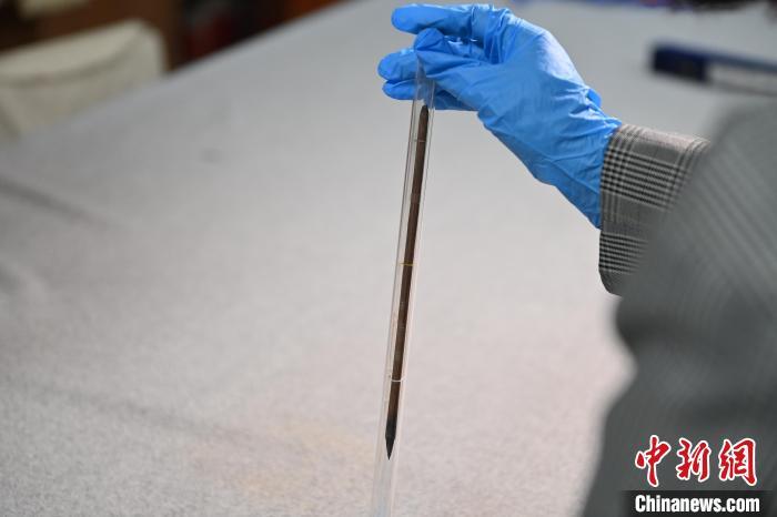 2024年5月7日，甘肅省博物館館藏國(guó)寶級(jí)文物“白馬作”毛筆。李亞龍　攝